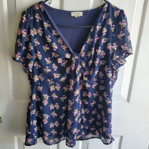 SHEER FLORAL TOP - Picture 1 of 4